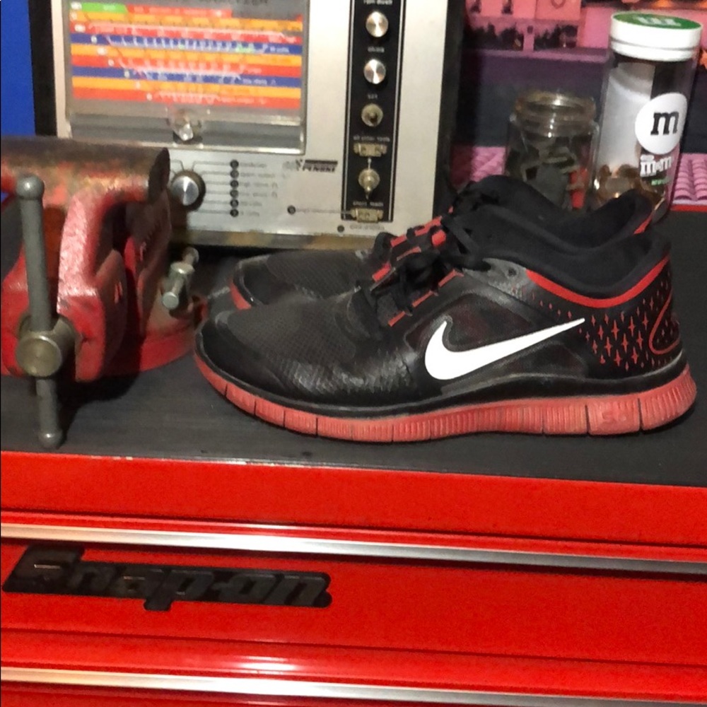 Nike - Picture 3 of 5